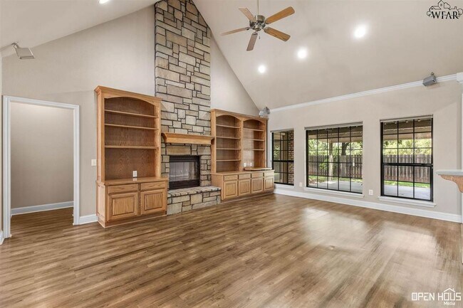 Building Photo - 1734 Rockridge Dr