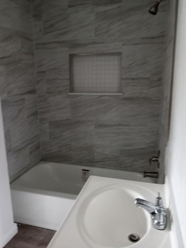Building Photo - 208 Fairview Ave