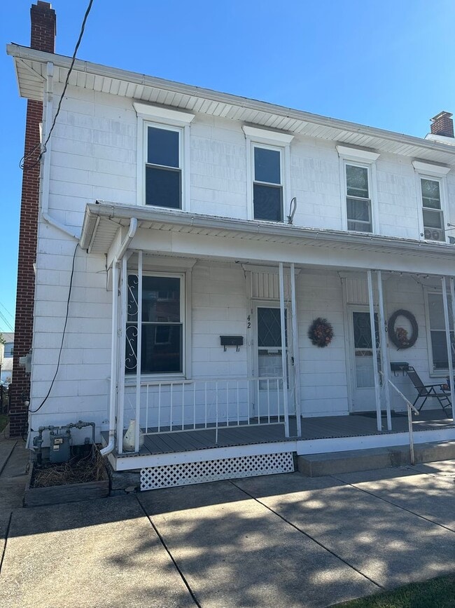 Building Photo - 42 N Chestnut St