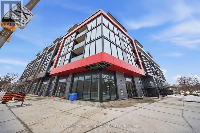 Building Photo - 2 Manderley Dr