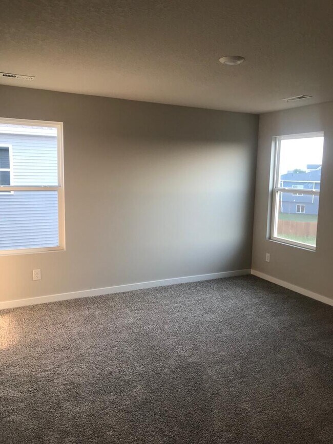 Foto del edificio - 240 NW Charlestown Ln