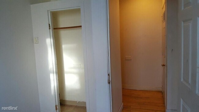Building Photo - 3 br, 1 bath  - 5 Sutton St