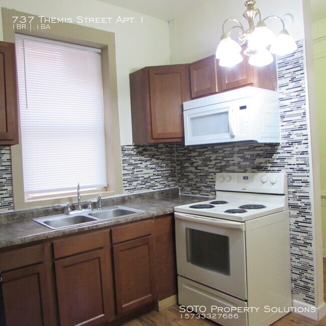 Building Photo - 737 Themis St