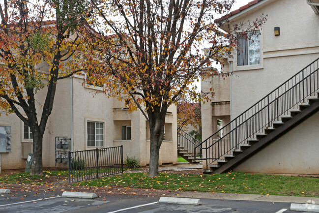 Building Photo - Creekside Apartments