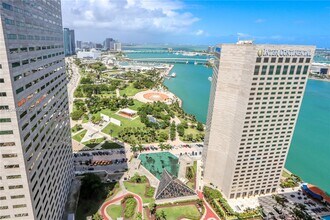Building Photo - 325 S Biscayne Blvd