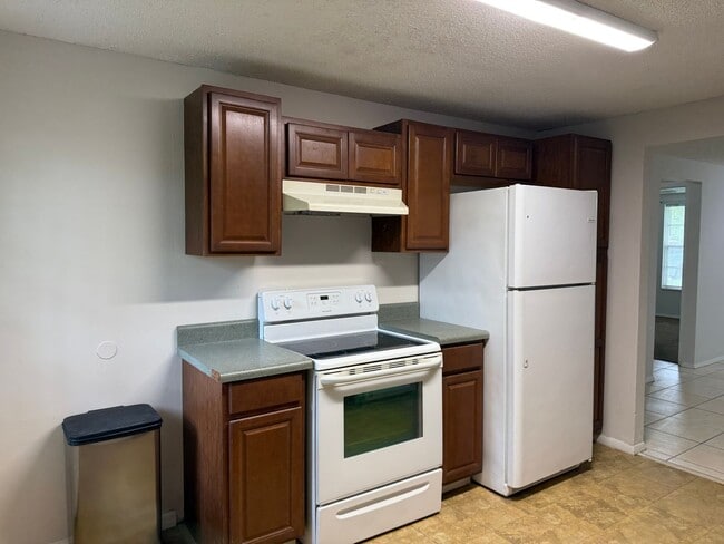 Building Photo - Nice 2/1 locted in Orange Park