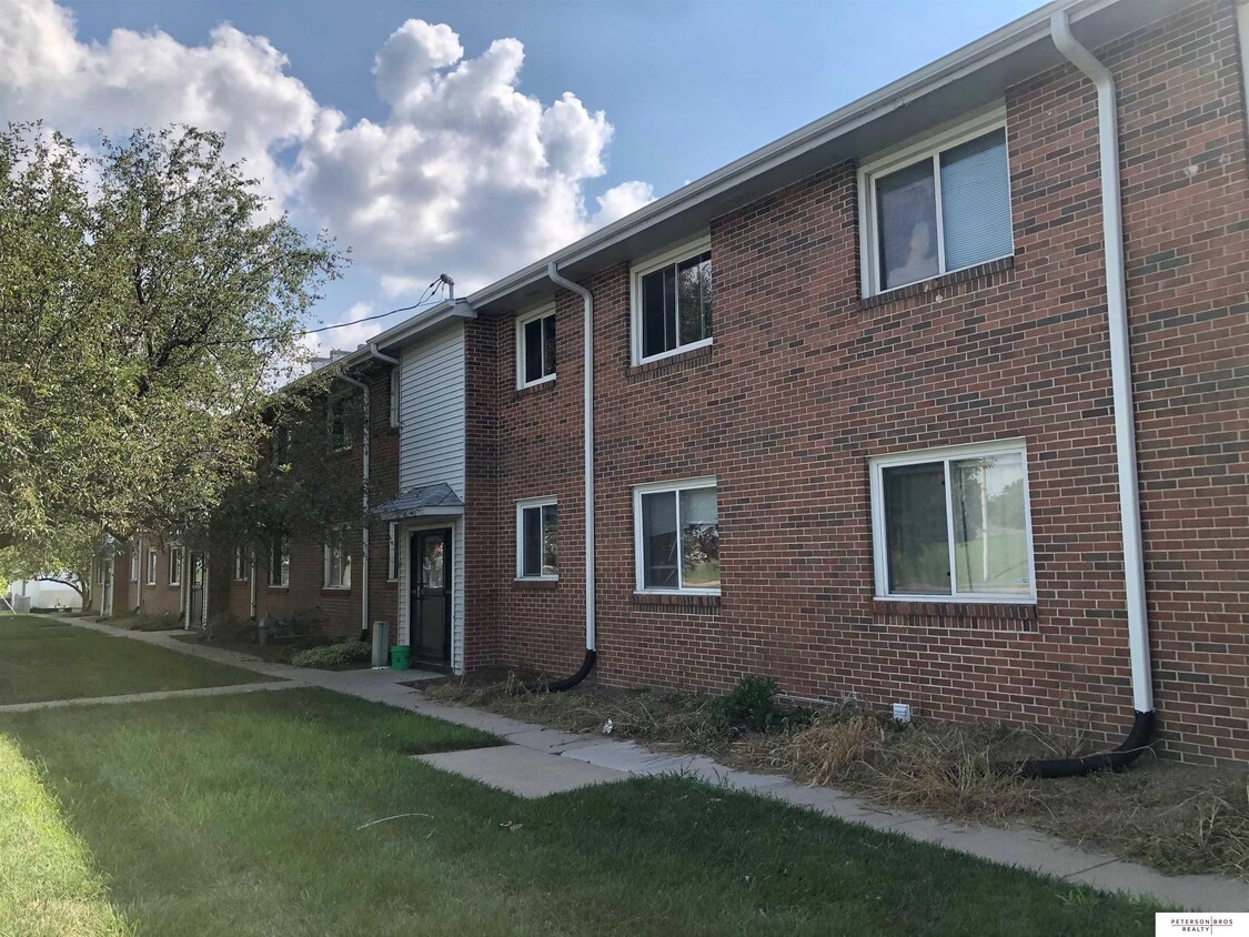 Primary Photo - 8252 S 48th St