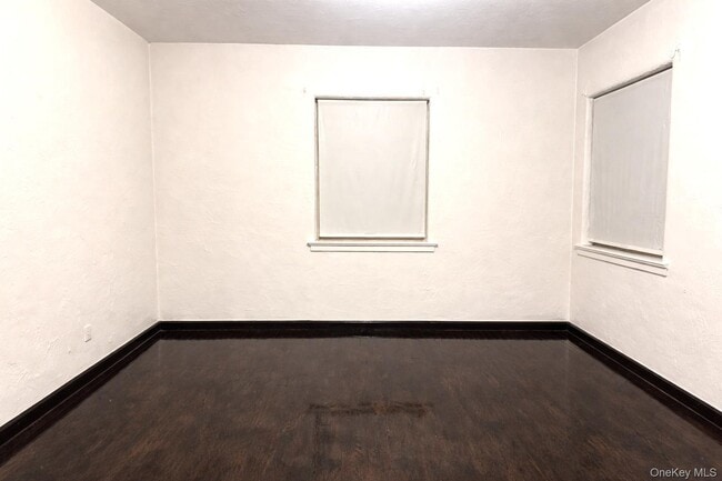 Foto del edificio - 40-17 194th St