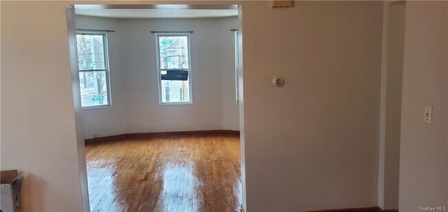 Building Photo - 32 N White St