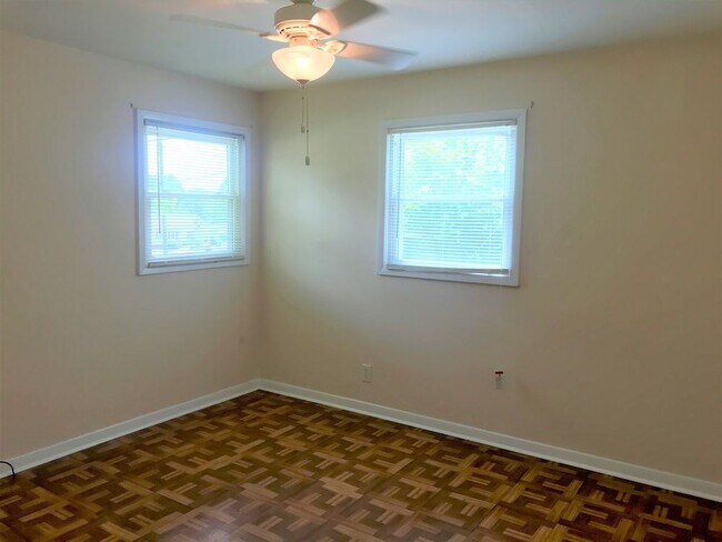 Building Photo - Fantastic LaCrosse Rental
