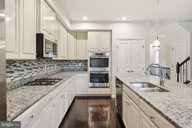 Building Photo - 3634 Briarwood Dr