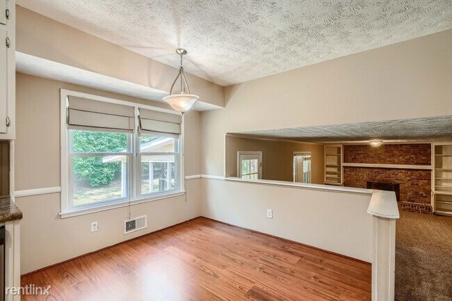 Building Photo - 4 br, 2.5 bath House - 2589 Kensington Dri...