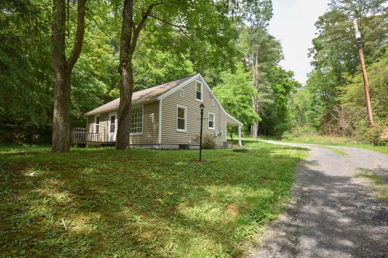 Primary Photo - Two Bedroom Home with Driveway & more!