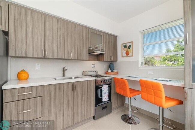 Foto del edificio - 620 NE 2nd Ct