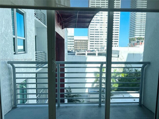 Foto del edificio - 133 NE 2nd Ave