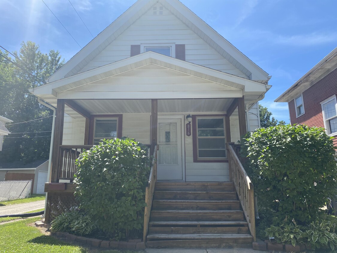Foto principal - 816 9th St NW