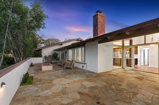 Foto del edificio - Gorgeous Fully Remodeled Home in The Bluffs Extra Large Patio