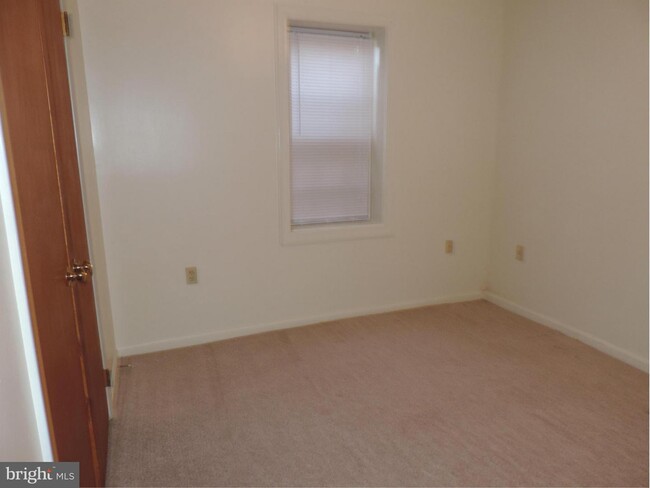 Building Photo - 8 Mosby Ct