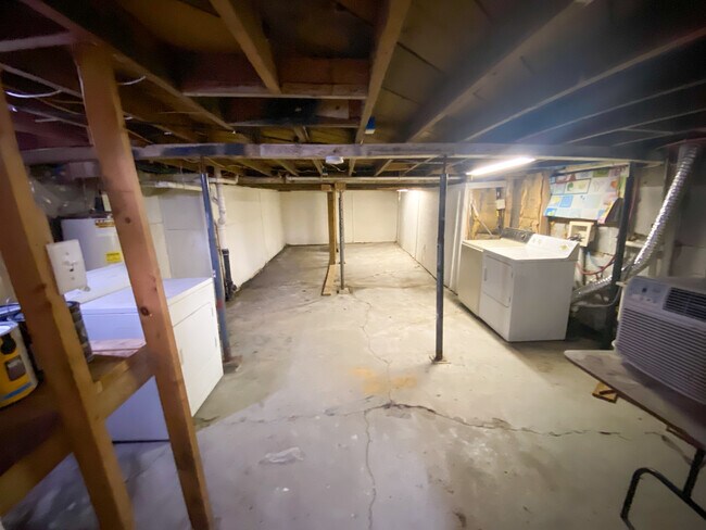 Building Photo - 214 2nd Ave W