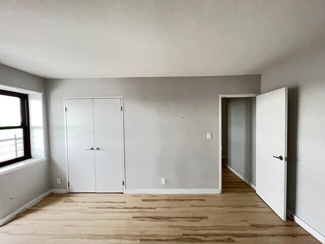 Building Photo - 260 Audubon Ave