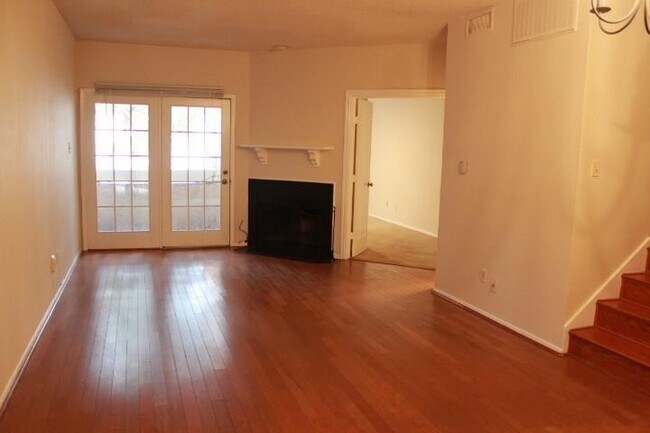 Foto del edificio - 5550 Spring Valley Rd