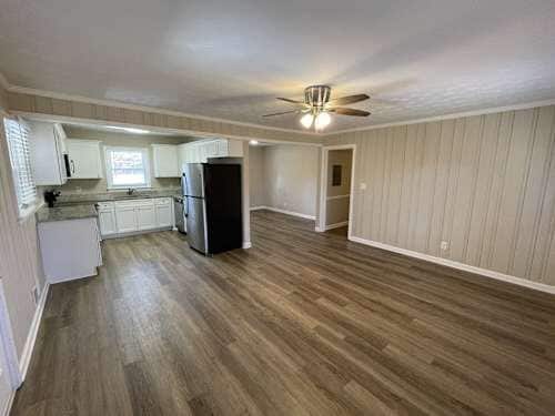 Building Photo - 921 Walnut Cir SW