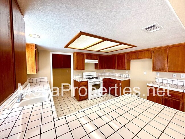 Building Photo - 11540 Mohawk Rd