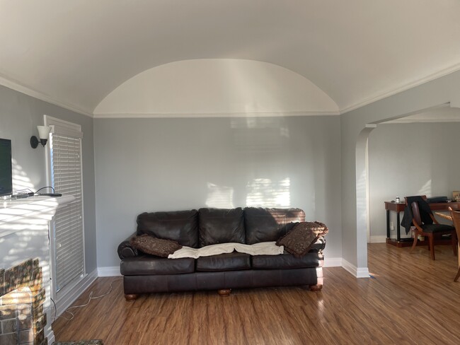 Living Room - 3026 S West View St