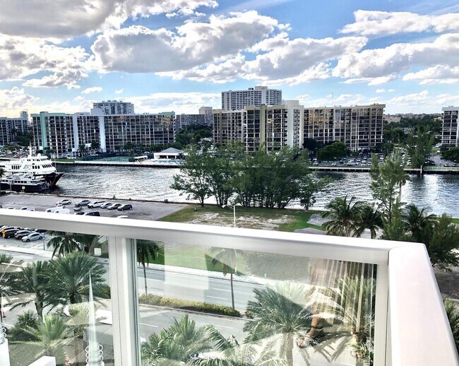 Building Photo - 3101 S Ocean Dr