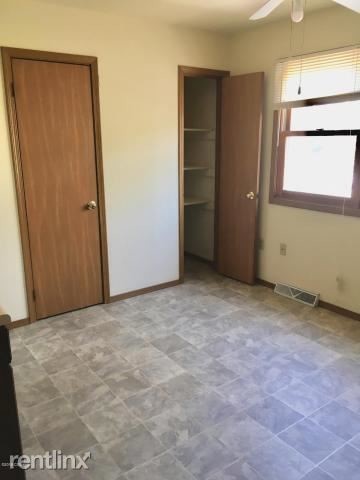 Building Photo - 2 br, 1.5 bath Townhome - 718 Priestley Court