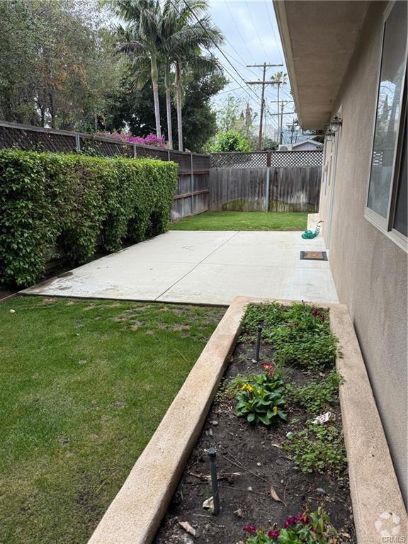 Building Photo - 4422 Matilija Ave