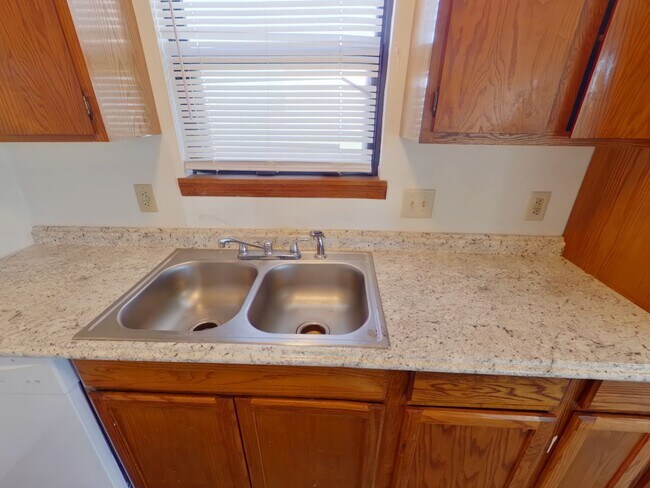 Building Photo - 3959 Garland apt 4