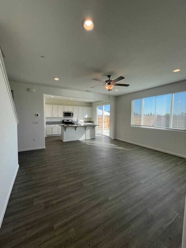 Foto del edificio - 6681 E Cambridge Ave