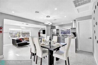 Building Photo - 610 N 24th Ave