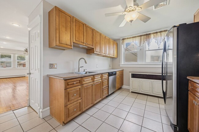 Building Photo - Charming 3-Bed Twin Home in the Heart of C...