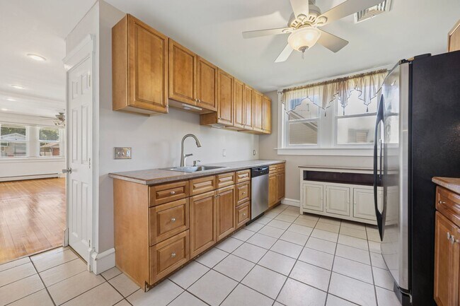 Foto del edificio - Charming 3-Bed Twin Home in the Heart of C...