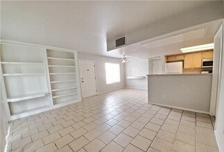 Building Photo - 8070 W Russell Rd