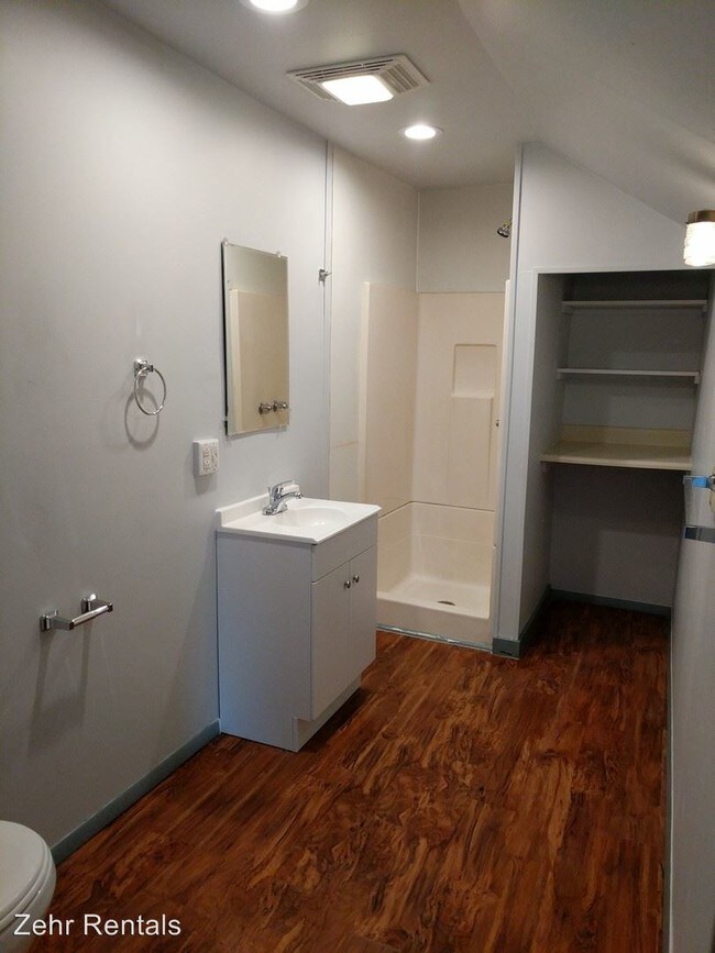 Foto del edificio - 305-305 1/2 W College St