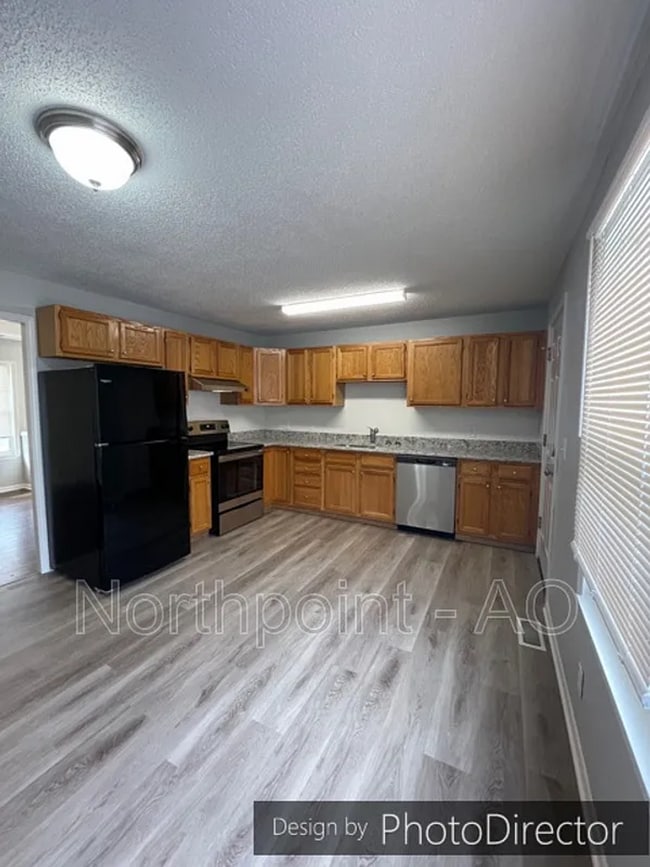 Foto del edificio - Updated 3-Bedroom Home with Garage & Deck in Kansas City, KS