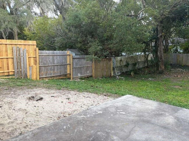 Foto del edificio - 548 E Walts Ave