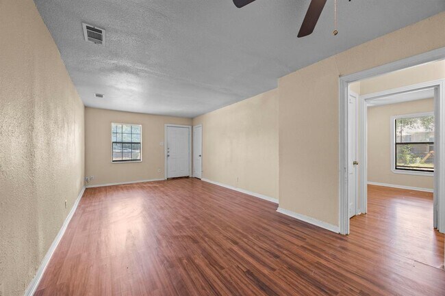 Foto del edificio - 906 W Dean Ave