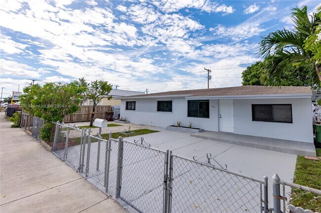 Building Photo - 5020 E 10th Ave