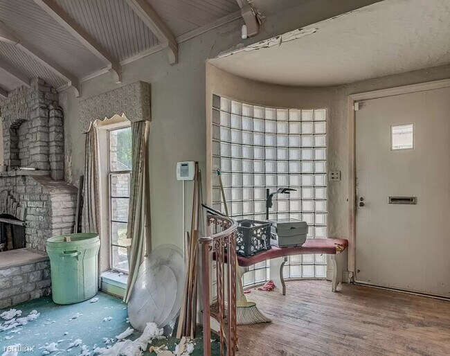 Building Photo - 3 br, 3 bath House - 824 Evanhale Road