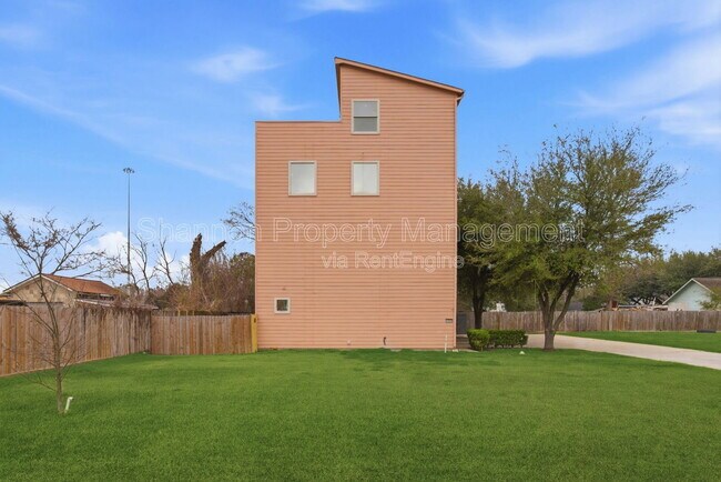 Foto del edificio - 408 Eichwurzel Ln