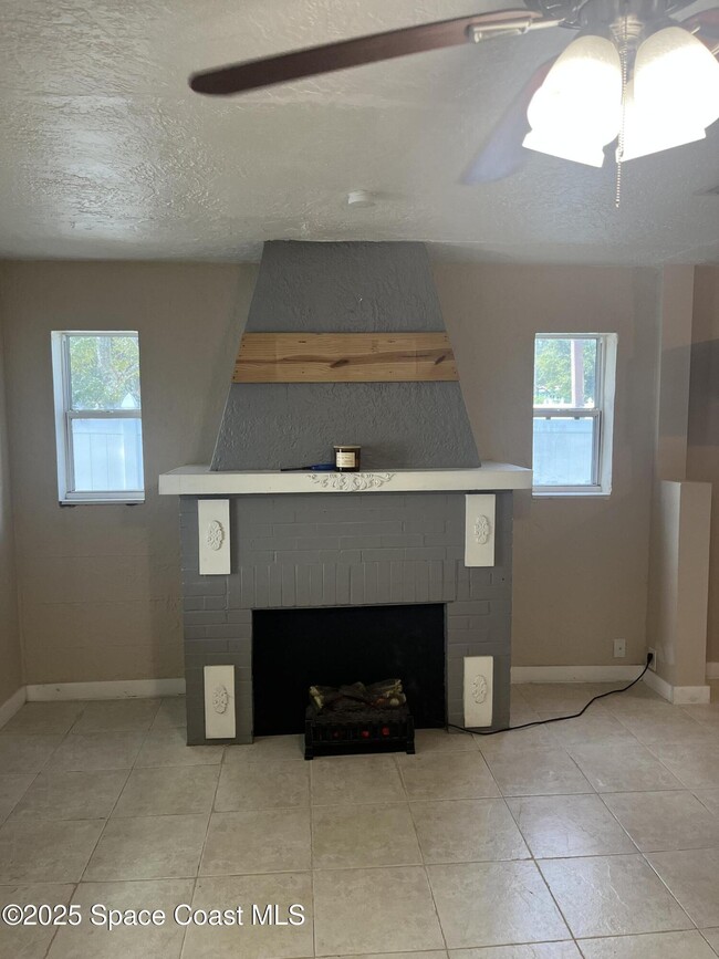 Building Photo - 510 E Strawbridge Ave