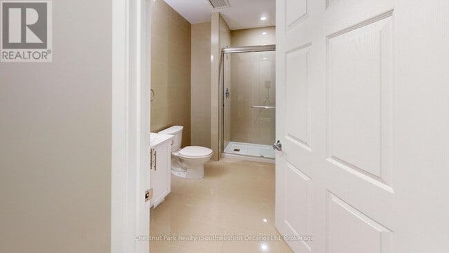 Building Photo - 2 Quebec St