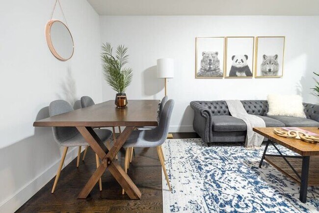Building Photo - 39-2 Renovated 3BR Prime Hudson Yards Area