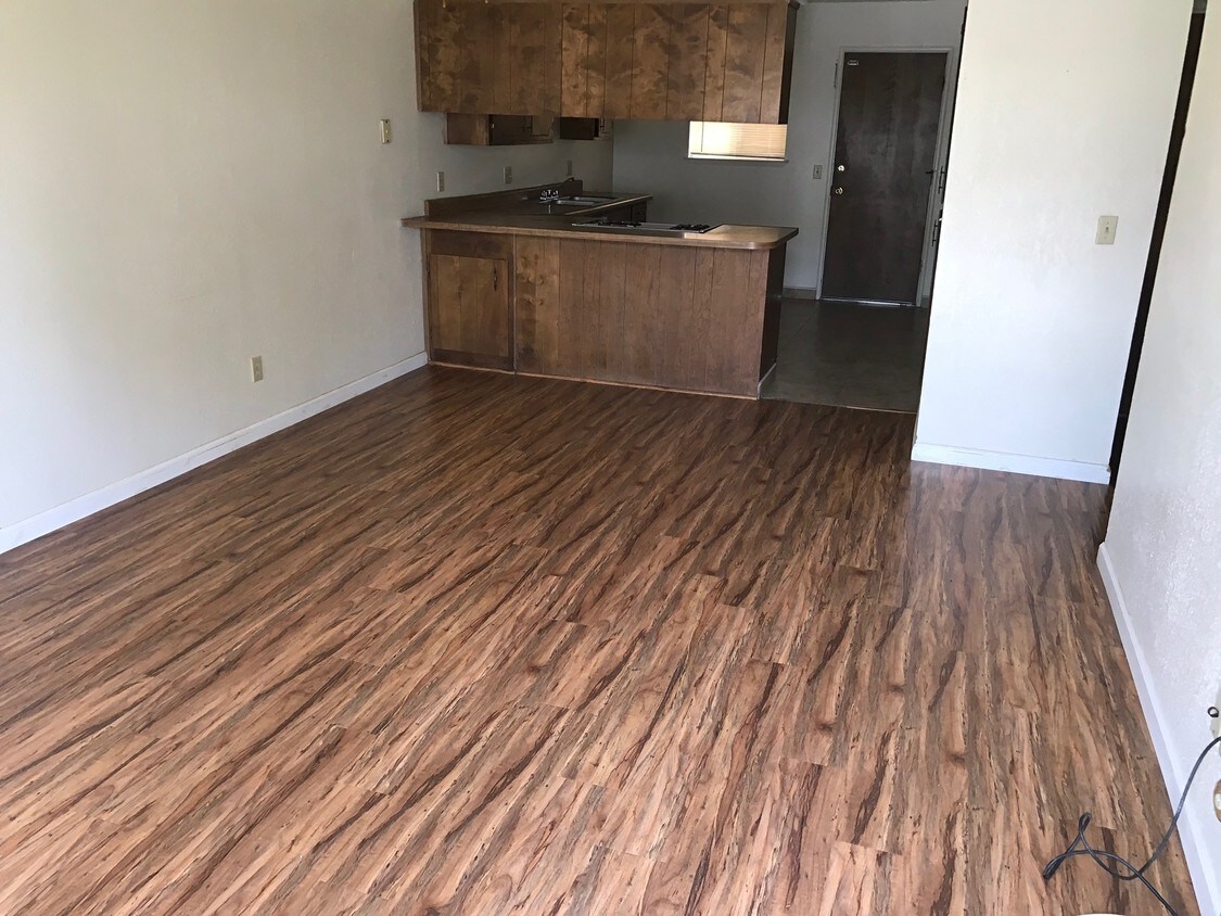 411 W Prosperity Ave Unit 411, Tulare, CA 93274 Apartment for Rent in Tulare, CA