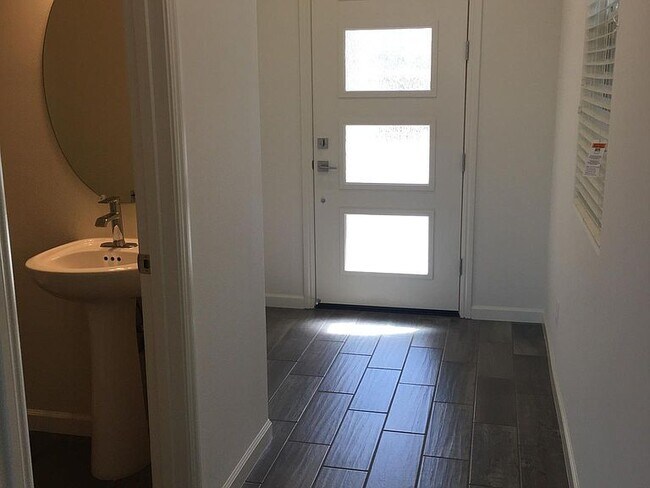 Building Photo - 754 N Bliss Ln, Clovis, CA 93611