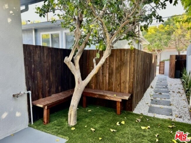 Foto del edificio - 13421 Zanja St